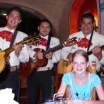 P1070974 Sille med det lokale mariachi band